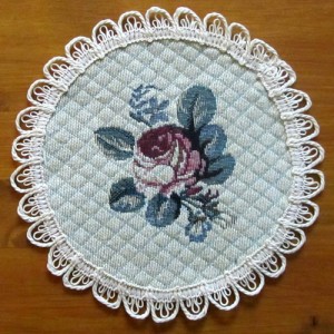 Round Placemats x 6 with blue flowers